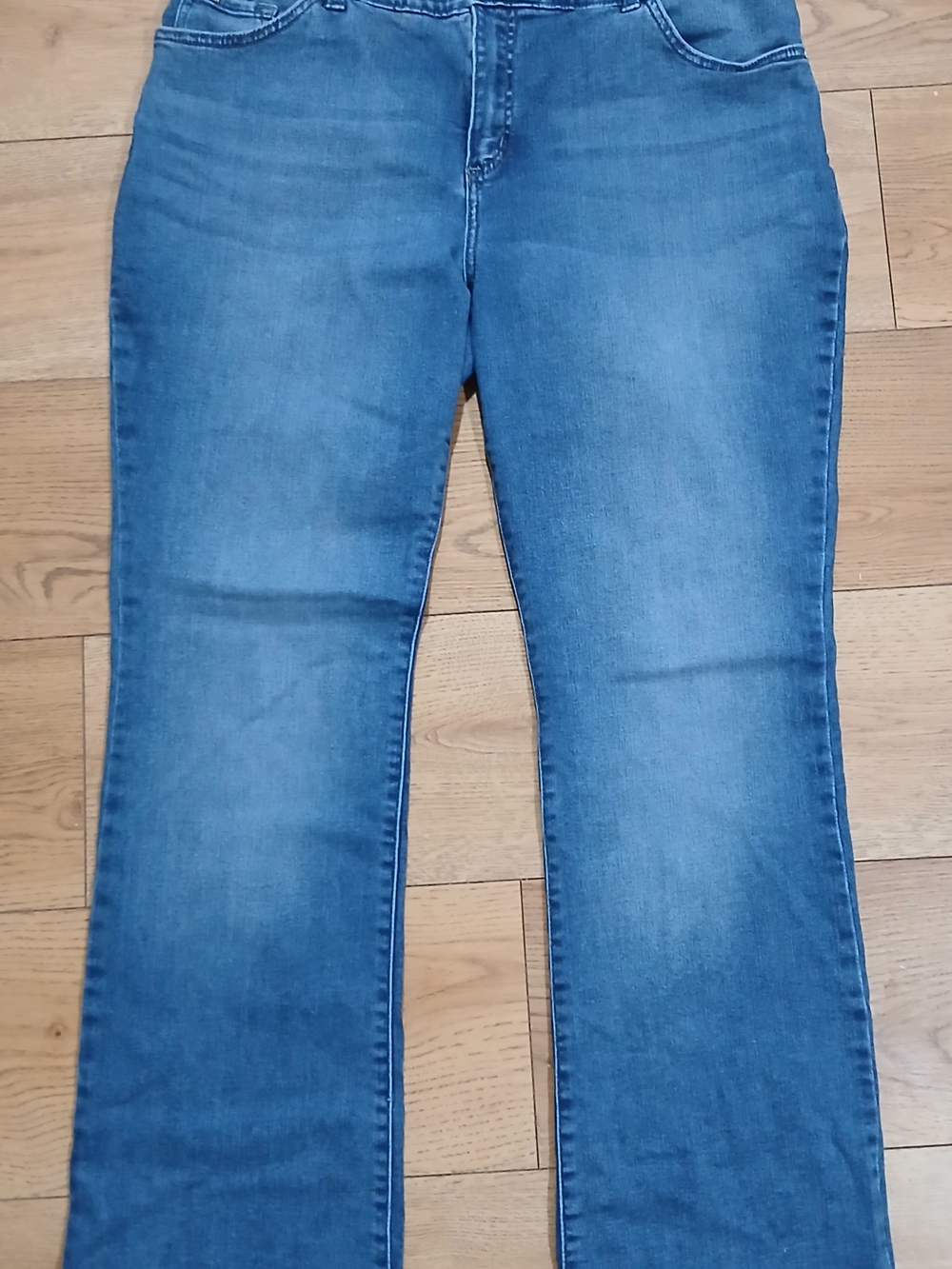 Lee Women's Regular Fit Boot Cut Mid Rise Jeans